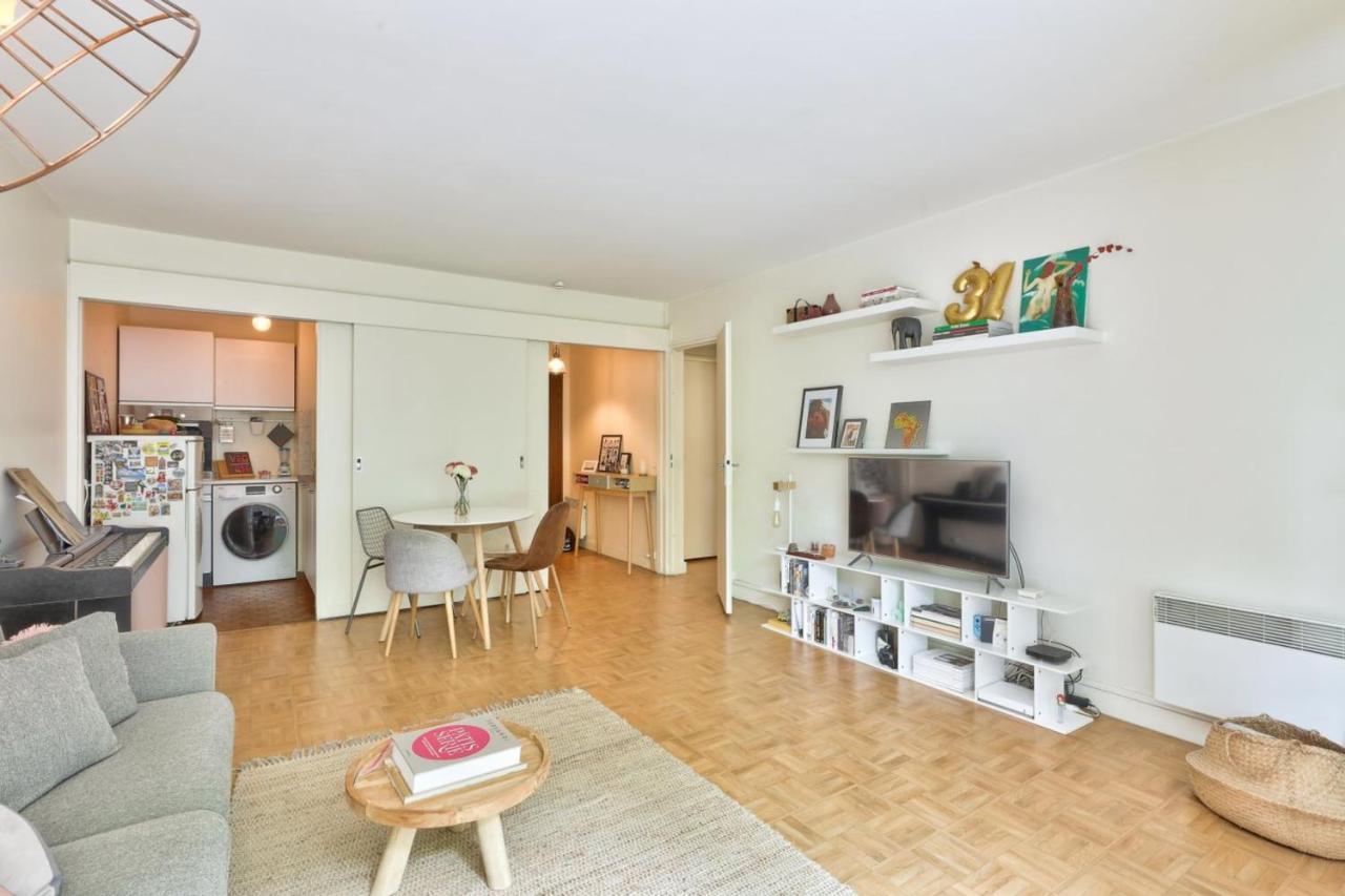 Bright With Balcony For 2 - 18 * Parijs